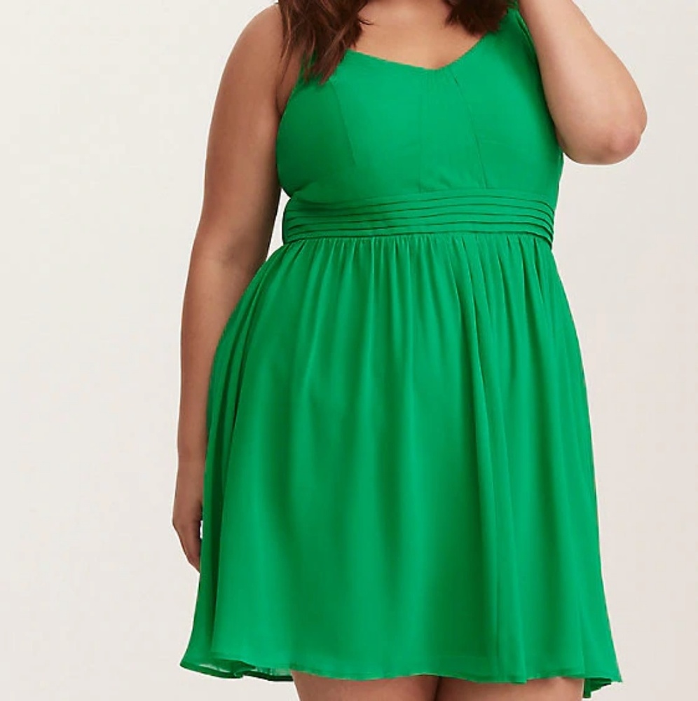 Kelly Green Chiffon Pleated Skater Dress